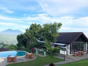 Adem! 5 Kafe Hidden Gem di Sentul Ini Tawarkan Suasana Alam yang Asri