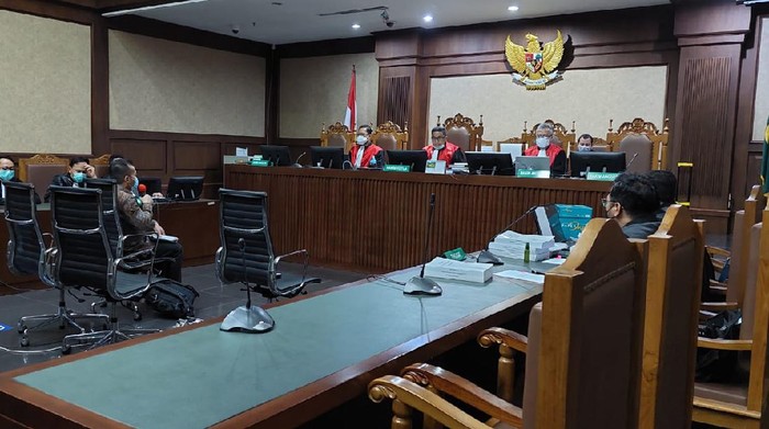 Adi Wahyono saat membacakan pleidoi (Zunita-detikcom)