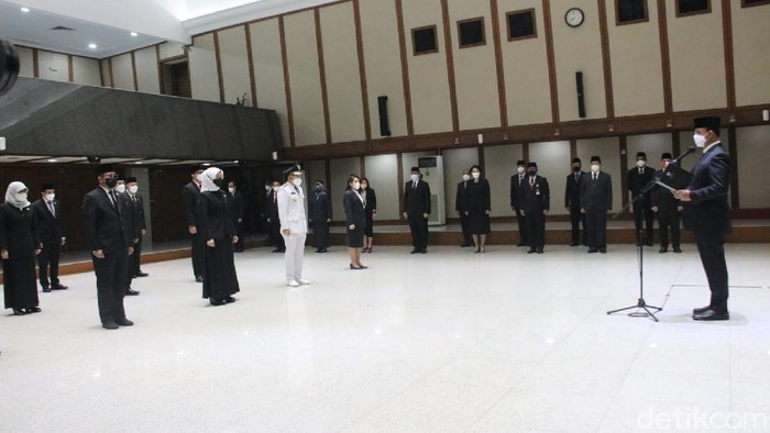 Anies Lantik 13 Pejabat DKI