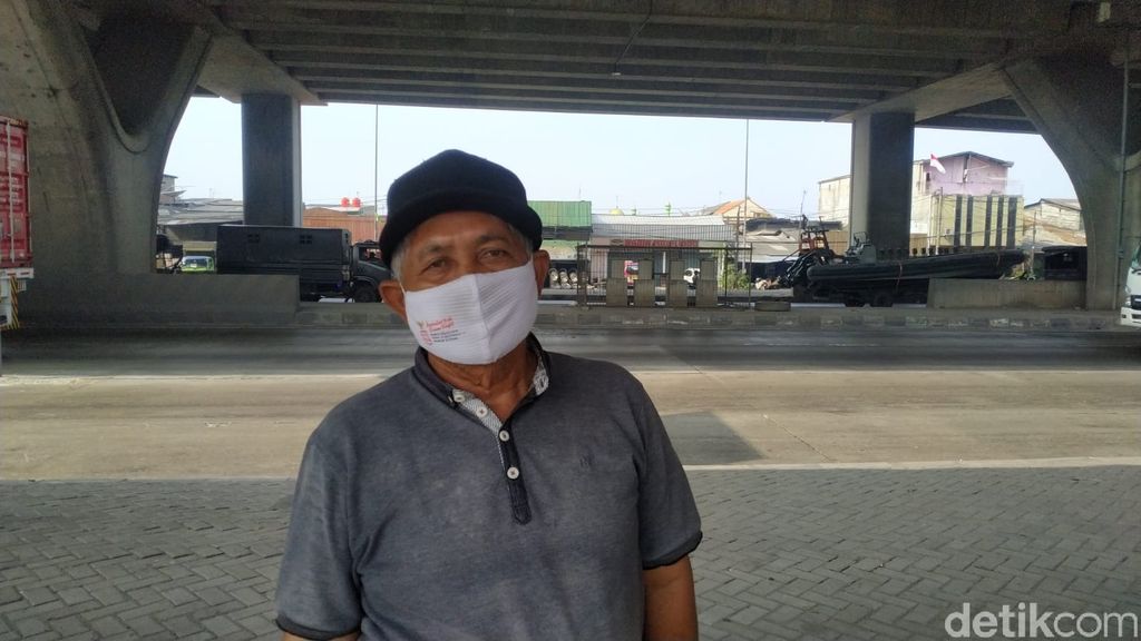 Anta (masker putih) dan Akbar (buff cokelat). (Athika Rahma/detikcom)