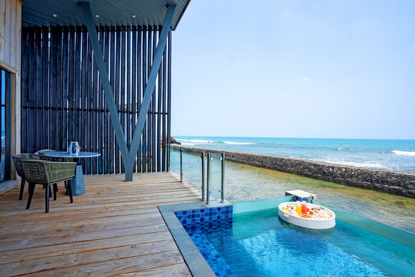 Traveler yang ingin merasakan tinggal di tepi pantai bak Maldives kini bisa merasakannya di Hotel Aston Anyer Beach. Foto: dok. Aston Anyer Beach Hotel