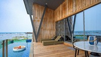 Vila berukuran 125 meter persegi ini dibangun dengan desain menyerupai rumah panggung. Foto: dok. Aston Anyer Beach Hotel