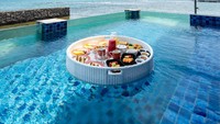 Aquavilla dibangun untuk tamu yang menginginkan adanya privasi saat menginap. Di sana juga terdapat kolam renang privat. Foto: dok. Aston Anyer Beach Hotel