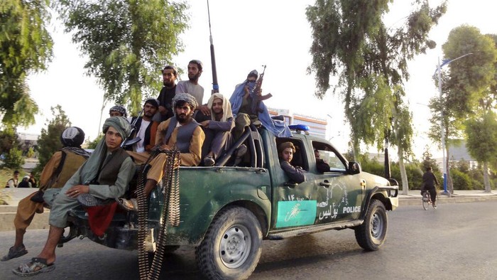 Operasi militer yang digencarkan Taliban membutuhkan dana yang tidak sedikit meski tidak diketahui secara pasti besaran dana namun dikutip VOA, Taliban diprediksi mampu menghasilkan US$300 juta hingga US$1,6 miliar per tahunnya.