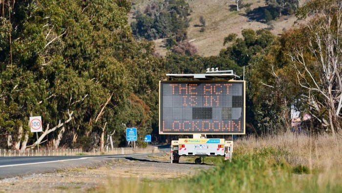 COVID-19 Menggila, Canberra Perpanjang Lockdown Ibu kota Australia Canberra memperpanjang Lockdown hingga 2 september 2021. Hal ini terjadinya karena peningkatan jumlah kasus covid 19.