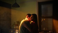 Di film tersebut Gading Marten menjadi suami Ariel Tatum yang kemudian berselingkuh. Foto: Instagram Gading Marten