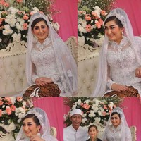 Setelah menikah lebih dari dua tahun, Arzum berbagi kabar sedih. Rupanya dia sedang berada di Austria dan menjalani LDR dengan Awan. Pandemi Corona membuatnya tak bisa mengunjungi Awan di Jakarta. Dalam video yang berjudul Kabar Buruk Bagiku, ia menceritakan bahwa dirinya tak bisa ke Indonesia karena belum vaksin. Foto: Dok. Instagram @awanzha_arzum.