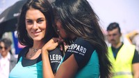 Dia melakoni profesi umbrella girl saat menginjak umur antara 19 tahun. Foto: Leopard Team