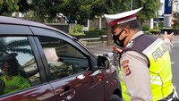 KBO Satlantas Polrestabes Bandung AKP Dody Kuswanto mengatakan, kebijakan ganjil genap ini diberlakukan hingga tiga hari ke depan.  