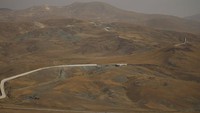 Tembok Turki sebagai pembatas dengan Iran juga dilengkapi dengan kawat berduri. (AP/Emrah Gurel)