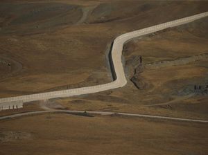 Halau Pengungsi Afghanistan, Turki Bangun Tembok Pembatas