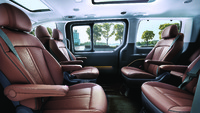 Untuk tipe Signature 9, terdiri dari 9 kursi dengan Swiveling Independent Seat di mana baris kedua dapat diputar 180 derajat untuk dapat berhadapan dengan penumpang di baris ketiga. Foto: Dok. Hyundai Motors Indonesia (HMID)