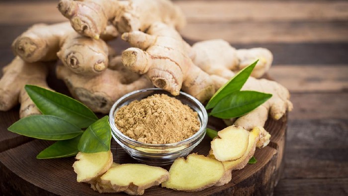 Ilustrasi Jahe dan Pandan Ginger root and ginger powder in the bowl