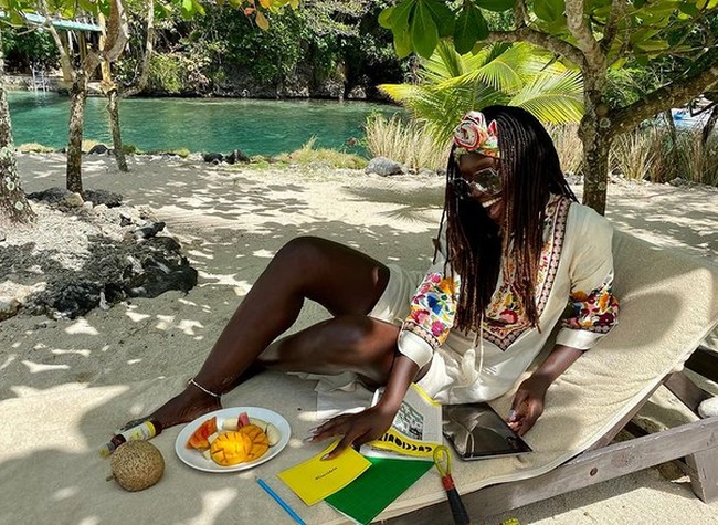 Joshua kemudian menceritakan secara lengkap bahwa setelah lamaran tersebut. Dia kemudian melamar Jodie layaknya lamaran tradisional, di mana pria yang melamar wanita dengan berlutut. Foto: dok. Instagram/@jodiesmith