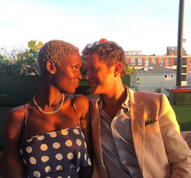 Model yang lahir dan besar di Inggris itu menerima serangan rasisme dan misoginis setelah Joshua Jackson menceritakan tentang lamaran mereka. Joshua pernah bercerita bahwa dia lah yang dilamar oleh Jodie dulu. Foto: dok. Instagram/@jodiesmith