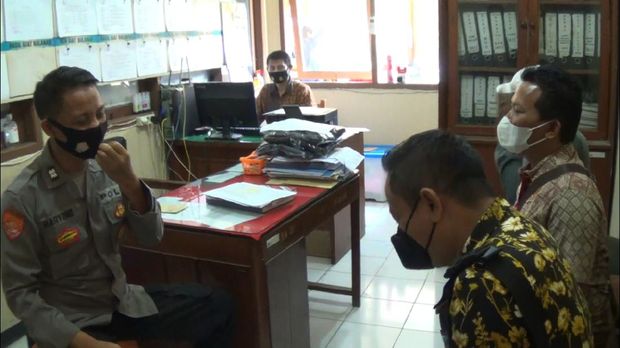 Kades di Kendal, Jawa Tengah, yang viral nantang polisi saat acara dangdutan dibubarkan akhirnya minta maaf.