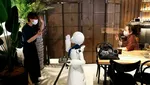 Kafe Ini Pelayannya Robot, Dioperasikan Kaum Difabel dari Rumah
