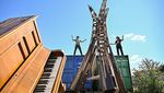 Keren! Patung Ini Terbuat Dari Piano Bekas