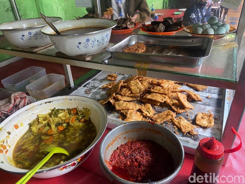 Ketagihan Nasi Rames Telur Bebek Kuah Semur di Warung Belek yang Murah Abis