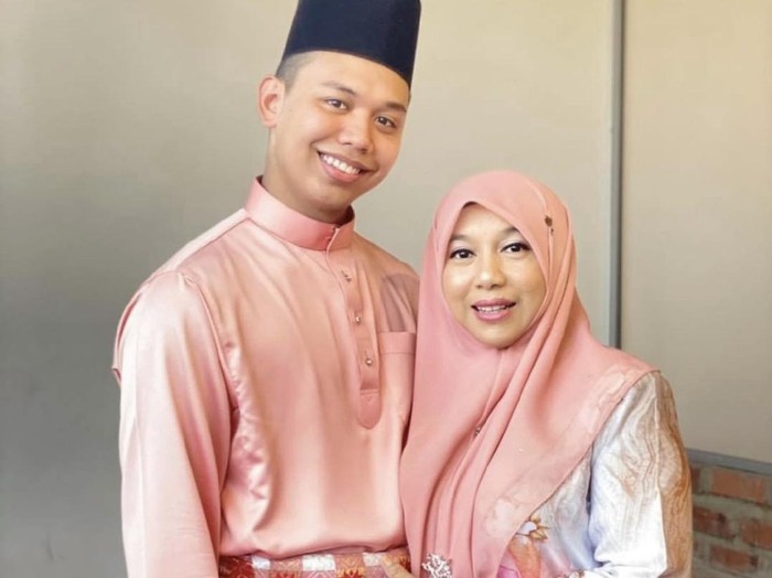 Kisah viral murid nikahi guru, beda umur 25 tahun. Kisah viral murid nikahi guru, beda umur 25 tahun.