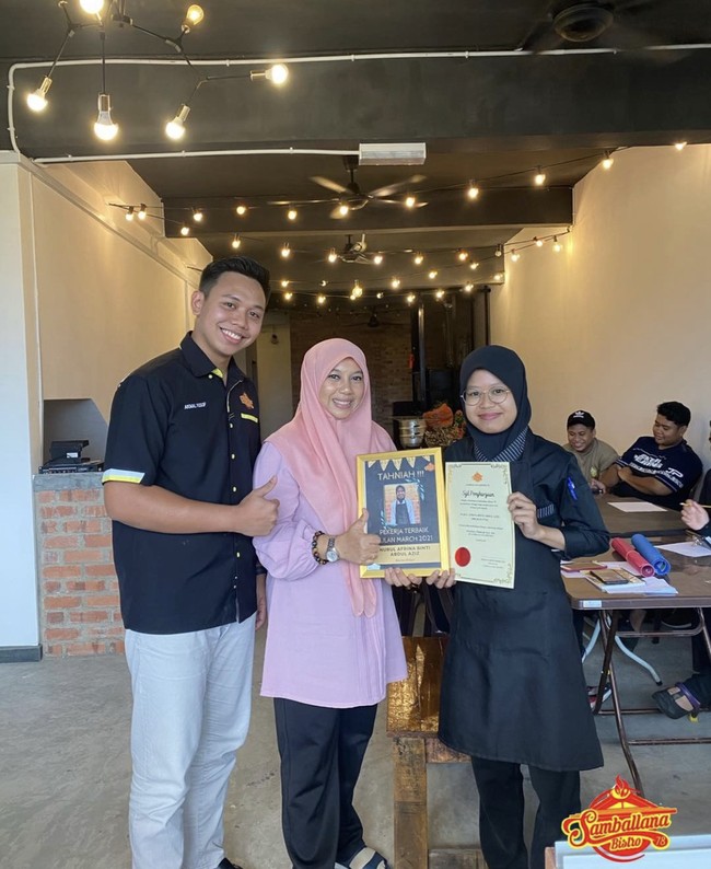 Pada 2019 setelah Akmal lulus SMA, keduanya kehilangan kontak dan tidak berkomunikasi selama beberapa bulan. Setelah itu Akmal mencoba menghubungi Suhana. Foto: Dok. Instagram @samballana_bistro78