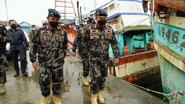 KKP Tangkap 2 Kapal Maling Ikan Berbendera Vietnam di Laut Natuna