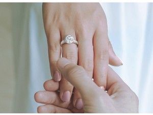 Sejarah Kelam Cincin Tunangan, Dulu Jadi Simbol Kontrak dan Kepatuhan Sejarah Kelam Cincin Tunangan, Dulu Jadi Simbol Kontrak dan Kepatuhan