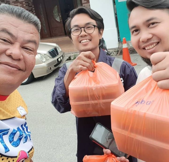 Imbas Pandemi, Komedian Legendaris Ini Sekarang Jadi Pedagang Buah