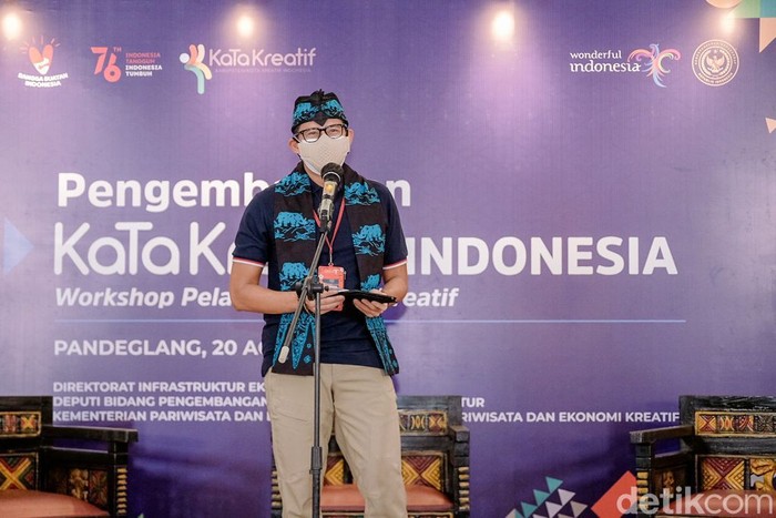 Menteri Pariwisata dan Ekonomi Kreatif (Menparekraf) Sandiaga Uno melakukan kunjungan kerja ke Pandeglang, Banten. Di sana, dia melaunching program KataKreatif untuk mendorong produk para pelaku UMKM bisa mendunia dengan diekspor ke berbagai negara.