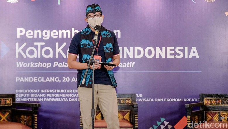 Menteri Pariwisata dan Ekonomi Kreatif (Menparekraf) Sandiaga Uno melakukan kunjungan kerja ke Pandeglang, Banten. Di sana, dia melaunching program KataKreatif untuk mendorong produk para pelaku UMKM bisa mendunia dengan diekspor ke berbagai negara.