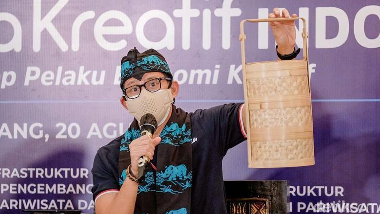Menteri Pariwisata dan Ekonomi Kreatif (Menparekraf) Sandiaga Uno melakukan kunjungan kerja ke Pandeglang, Banten. Di sana, dia melaunching program KataKreatif untuk mendorong produk para pelaku UMKM bisa mendunia dengan diekspor ke berbagai negara.