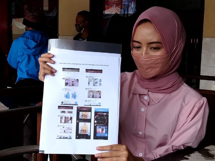Lapor Polisi, Model Korban Fetish Mukena Sertakan Barang Bukti