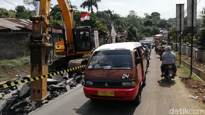 Macet panjang di Sumedang imbas perbaikan jalan