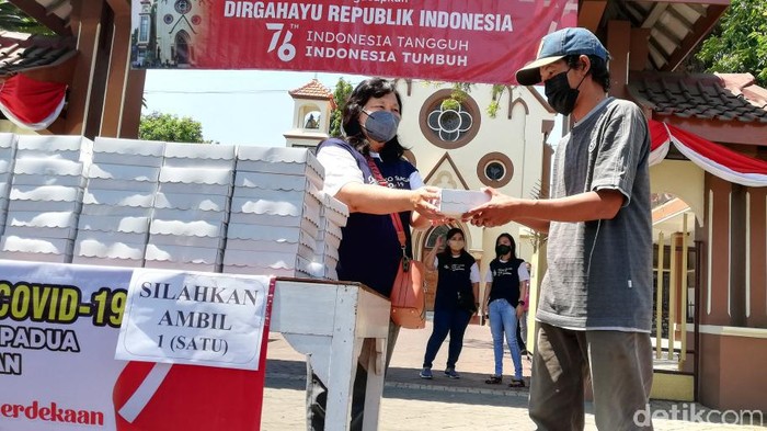 Solidaritas masyarakat Kota Pasuruan terus berkembang di masa pandemi COVID-19. Seperti yang dilakukan Gereja St Antonius Padua, Pasuruan.