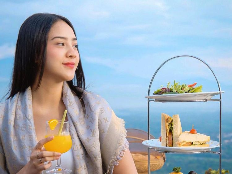 Manisnya Anya Geraldine Saat Nikmati Sarapan dan Ngemil Fried Chicken