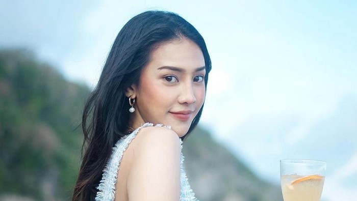 Manisnya Anya Geraldine Saat Nikmati Sarapan dan Ngemil Fried Chicken Manisnya Anya Geraldine Saat Nikmati Sarapan dan Ngemil Fried Chicken