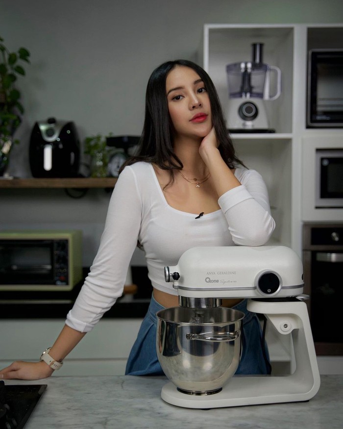 Manisnya Anya Geraldine Saat Nikmati Sarapan dan Ngemil Fried Chicken Manisnya Anya Geraldine Saat Nikmati Sarapan dan Ngemil Fried Chicken