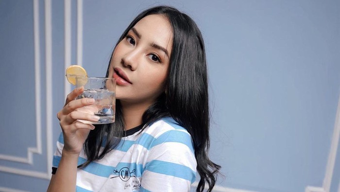 Manisnya Anya Geraldine Saat Nikmati Sarapan dan Ngemil Fried Chicken Manisnya Anya Geraldine Saat Nikmati Sarapan dan Ngemil Fried Chicken