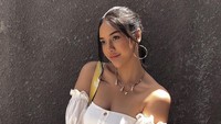 Film Selesai yang disutradarai Tompi mendapat sorotan, termasuk pemerannya, Anya Geraldine. Di sini ia diceritakan sebagai orang ketiga di antara Gading Marten dan Ariel Tatum yang merupakan sepasang suami istri.