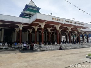 Masjid Agung Sumedang Kembali Dibuka, Jemaah Dibatasi 50 Persen