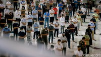 Kebijakan tersebut dituangkan dalam Keputusan Gubernur Provinsi DKI Jakarta Nomor 987 Tahun 2021 Tentang Pemberlakuan Pembatasan Kegiatan Masyarakat Level 4 Corona Virus Desease 2019 serta sebagai pelaksanaan dari Instruksi Menteri Dalam Negeri Nomor 34 Tahun 2021 tentang Pemberlakuan Pembatasan Kegiatan Masyarakat Level 4, Level 3, dan Level 2 Corona Virus Desease 2019 di Wilayah Jawa dan Bali.