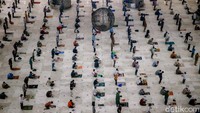 Kali ini salat Jumat dilaksanakan dengan kapasitas jemaah maksimal 25 persen.