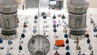 Hari ini Masjid Istiqlal kembali menggelar salat Jumat dengan menerapkan protokol kesehatan ketat.