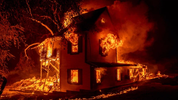 Merah Membara Kebakaran Hutan di California