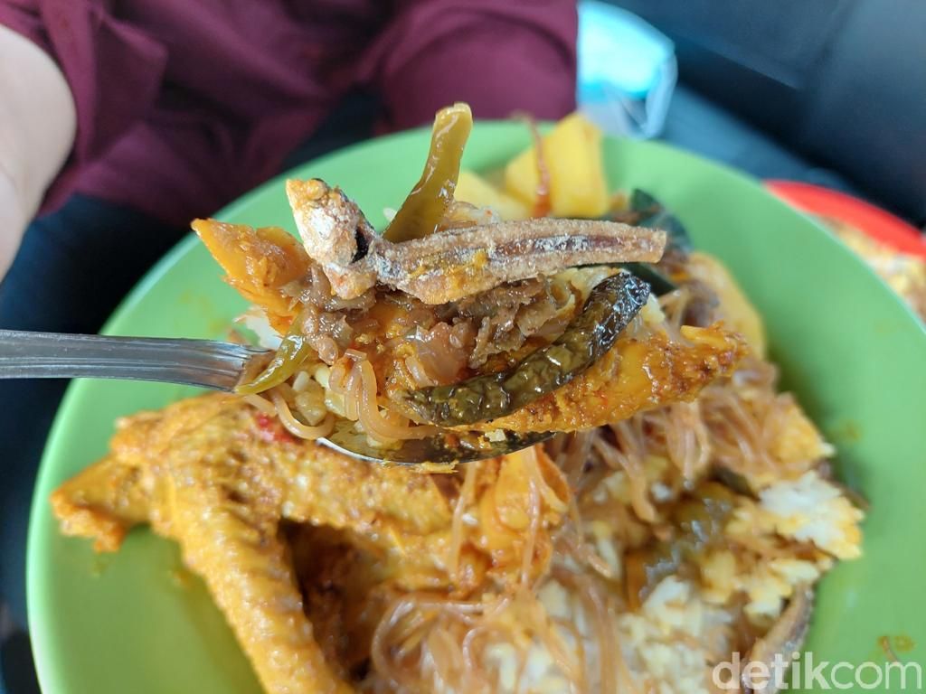 Nasi Anai Galung: Komplet! Nasi Rames Pedas khas Pematang Siantar yang Halal di Jakarta