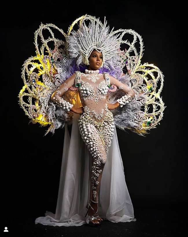 Eoanna Constanza dari Republik Dominika memesona dengan kostum yang extravaganza. (Foto: Instagram)
