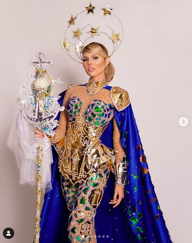 Kostum nasional Venezuela yang membungkus tubuh Valentina Sanchez Trivella bak dewi perkasa yang dilengkapi jubah kebesaran. (Foto: Instagram)