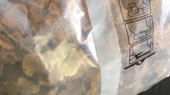 Aksesoris kamera iPhone malah buat menjepit bungkus makanan. Foto: Bored Panda