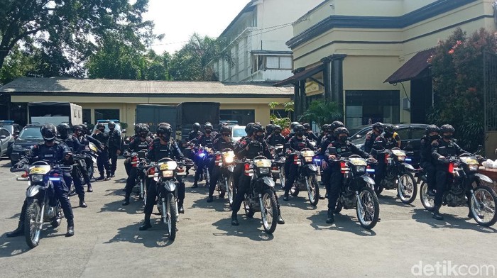 Pasukan Brimob di Bandung