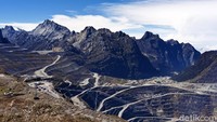 Cadangan Grasberg kerap disebut-sebut sebagai harta karun Indonesia. Cadangan mineral di Tambang Grasbeg yang mencapai 3,8 miliar ton, sebanyak 1,7 miliar ton telah diambil Freeport saat itu. Jumlah cadangan emas dan tembaga yang tersisa kala itu sekitar 2,1 miliar ton.
